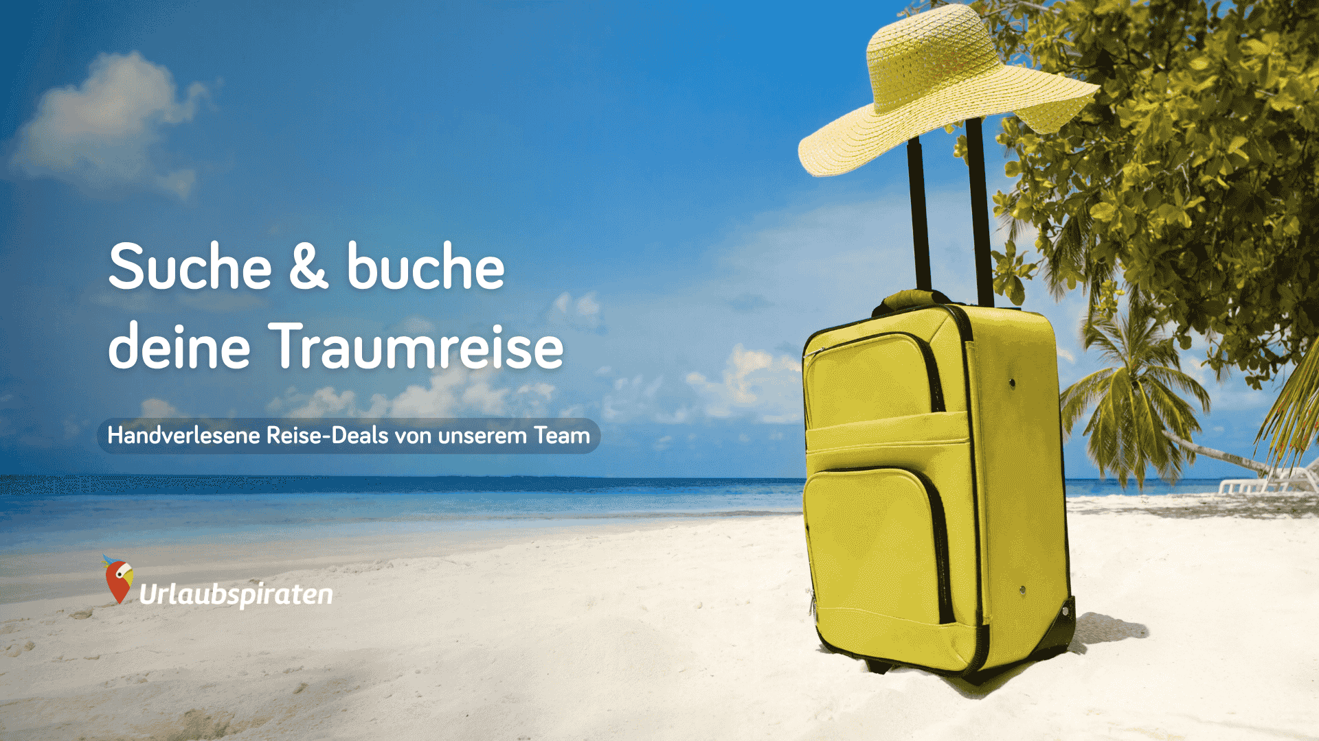 Urlaubspiraten: Suche & buche deine Traumreise – gelber Koffer mit Strohhut am Strand