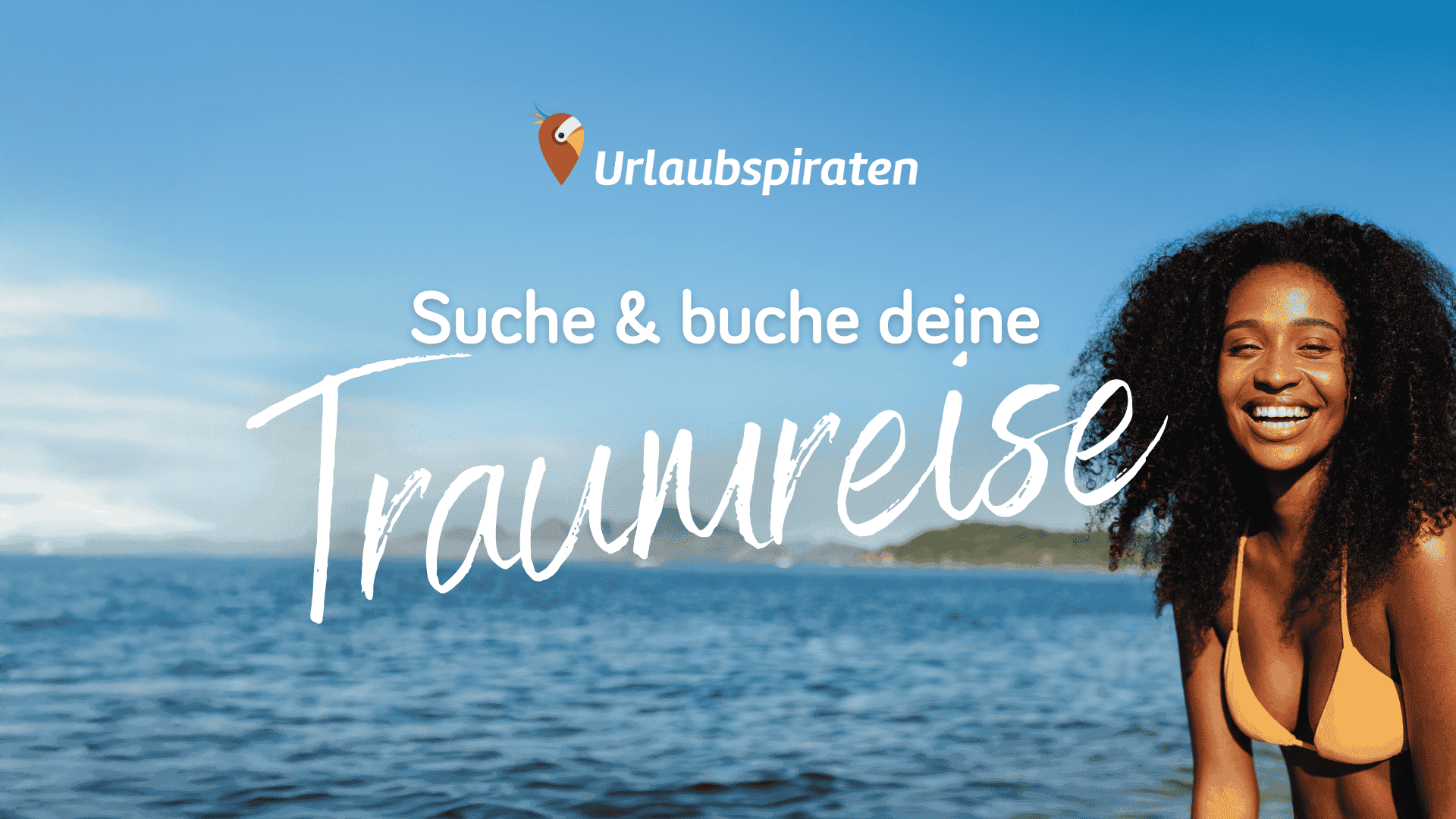 Urlaubspiraten: Suche & buche deine Traumreise – lachende Frau am Meer