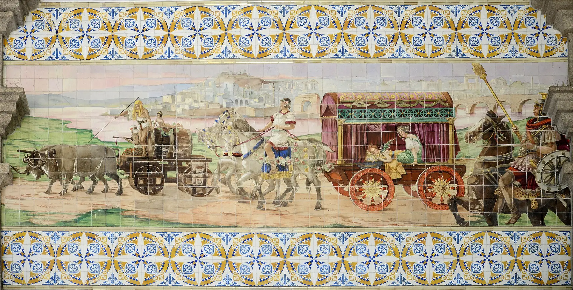 Farbiger Fliesenfries von Jorge Colaço im Bahnhof São Bento mit einem römischen Prunkwagen und einem Ochsenkarren